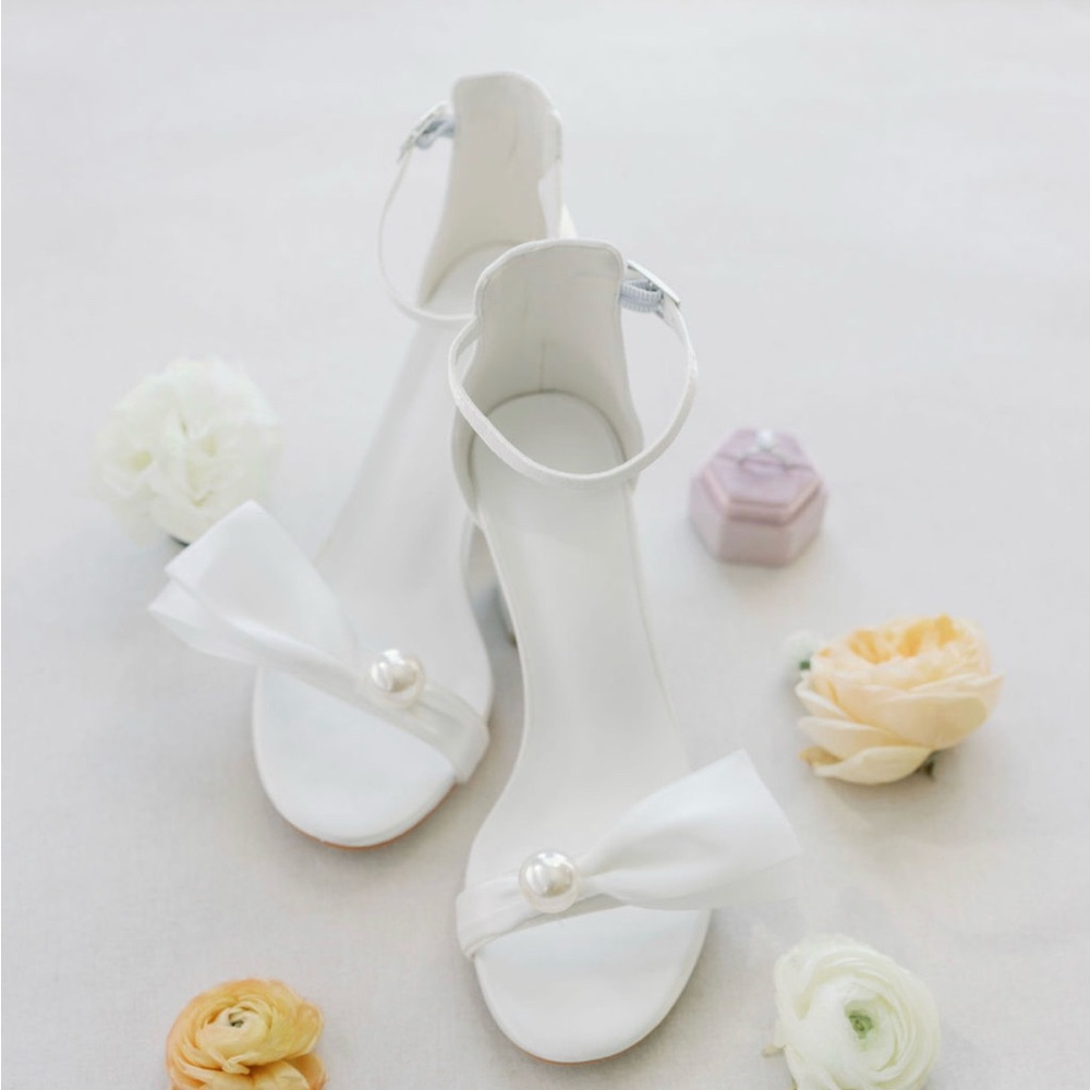 JJS House Satin Open Toe Block Heel White Size 6
